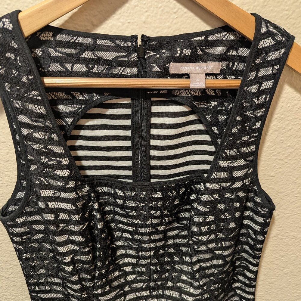 Banana Republic Fit And Flare Pleated Lace Overlay Dress Size 6 - Picture 10 of 13